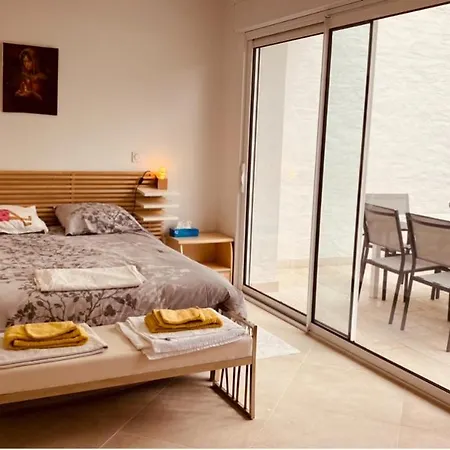 Maison De Luxe - *
